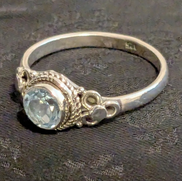 Vibrant Genuine Sky Blue Topaz Solid 925 Sterling Silver Size 9 - Picture 3 of 8